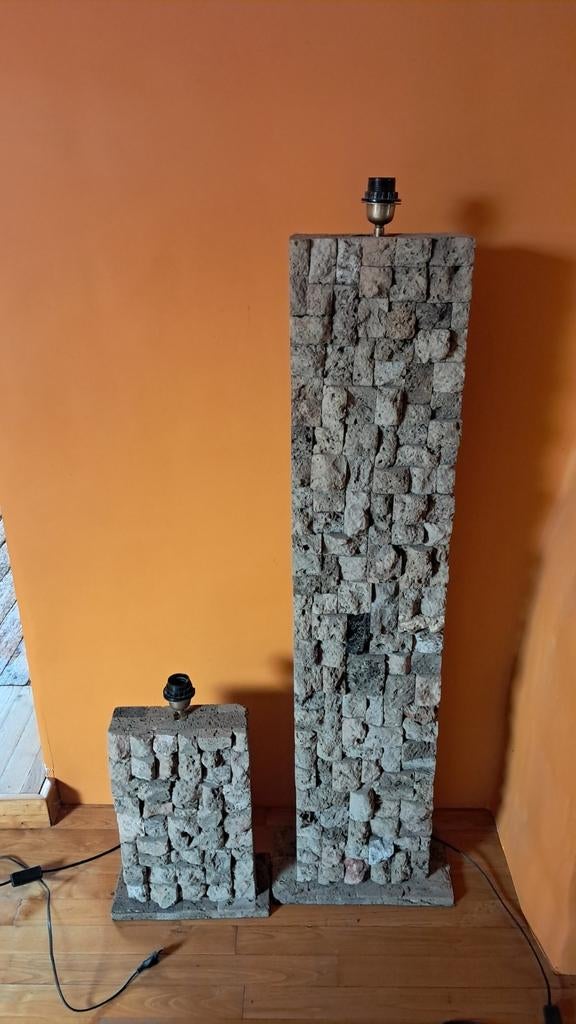 2 lampes sur pied en pierres de lave, Enlèvement, Comme neuf, Autres matériaux