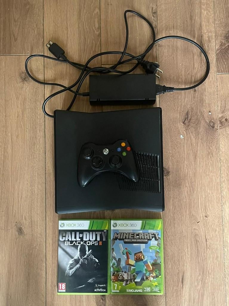 Xbox 360 Slim + controller + Minecraft + COD: Black Ops II, Games en Spelcomputers, Ophalen, Met 1 controller, Gebruikt, Met games