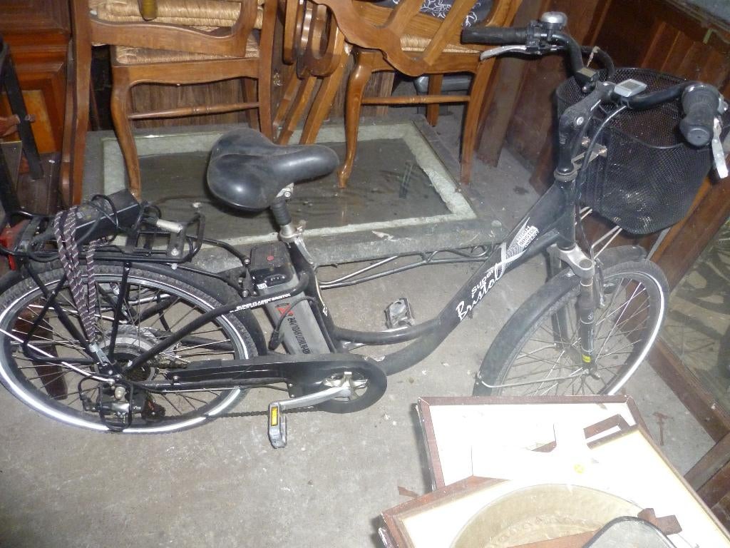 ELECTRISCHE DAMES FIETS, Enlèvement