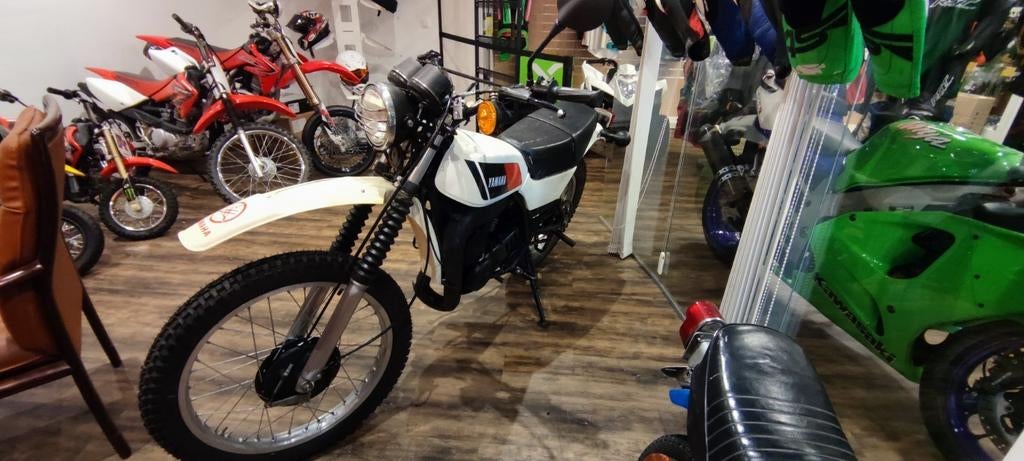 DT 400 1977 entièrement origine bon état, Motos, Entreprise