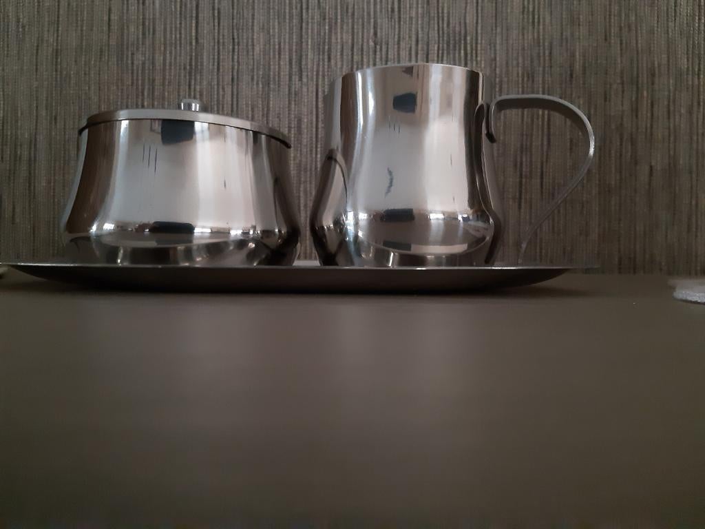 Pot à lait et sucrier sur un plateau. Escargot en acier inox, Enlèvement ou Envoi, Neuf, Autres matériaux, Uni