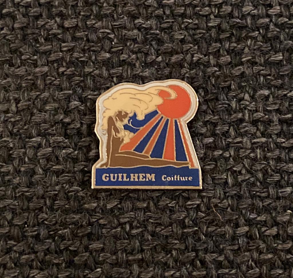 PIN - GUILHEM - COIFFURE, Envoi, Utilisé, Autres sujets/thèmes, Insigne ou Pin's
