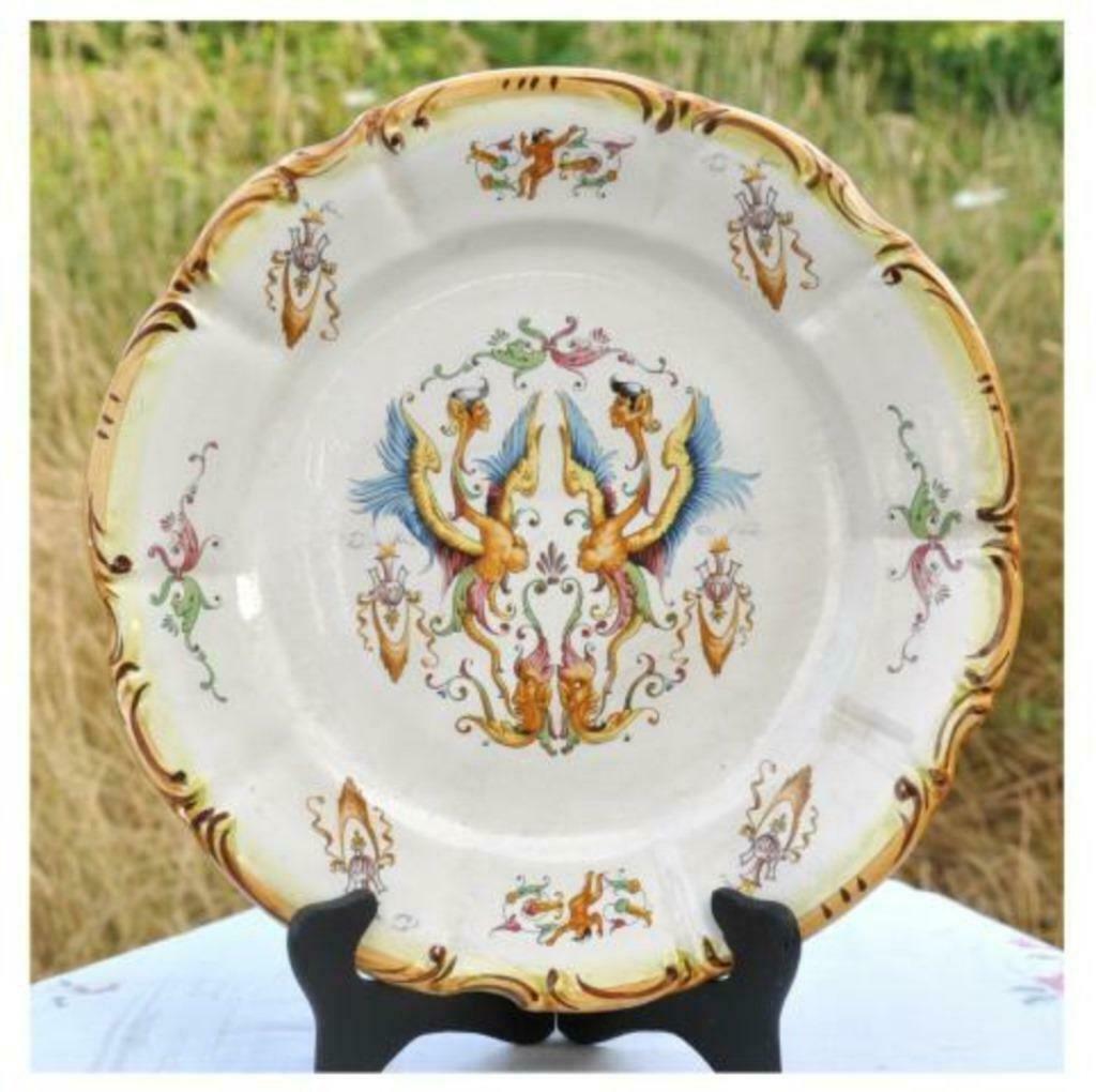 plat cappodimonte decor de style gargouille, Enlèvement ou Envoi