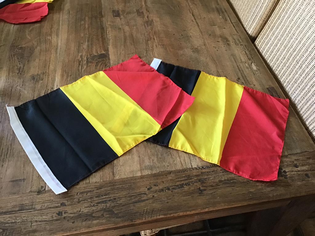 2 drapeaux belges, Enlèvement ou Envoi, Comme neuf