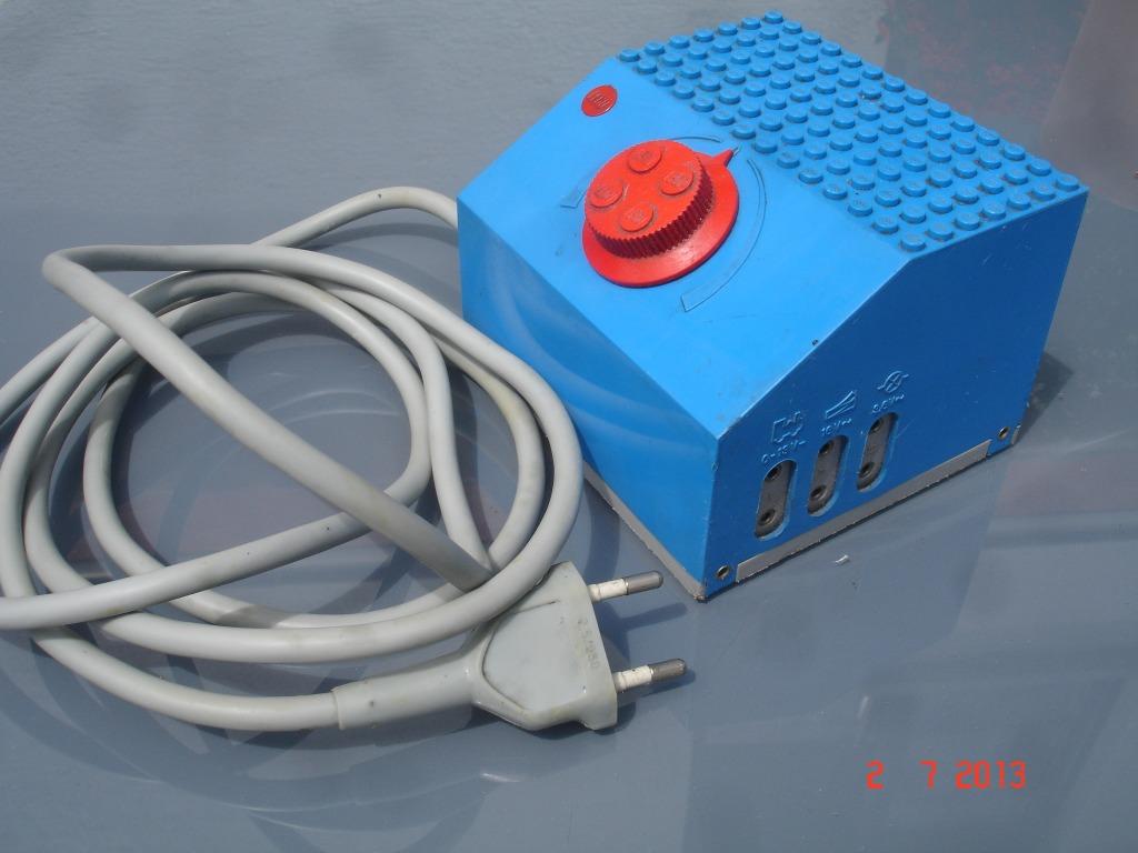 LEGO Transformateur 220 v / 12v pour locomotive, Enlèvement ou Envoi, Utilisé, Locomotive