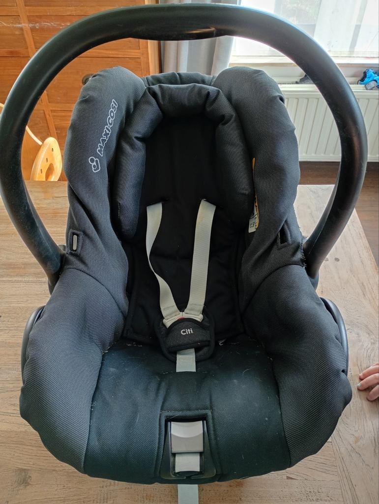 Maxi Cosi, Enlèvement, Maxi-Cosi