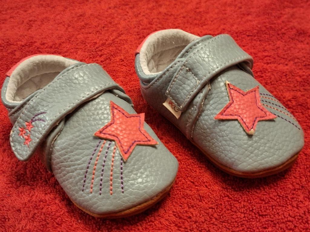 Lot de 7 paires de chaussons chaussures premier âge bébé, Enlèvement ou Envoi, Comme neuf