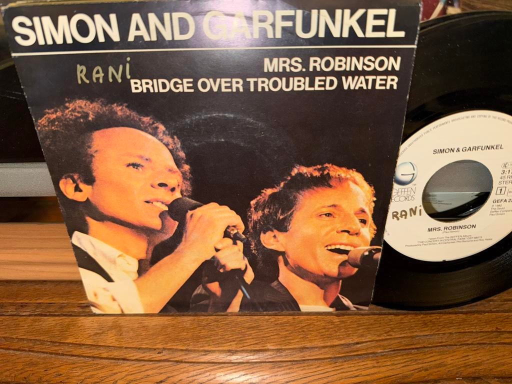 Mrs.Robonson - Bridge Over Troubled Water, 7 inch, Single, Ophalen of Verzenden, Zo goed als nieuw