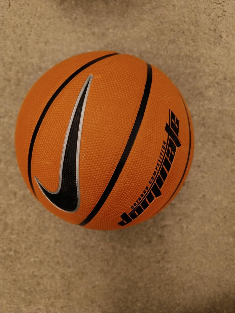 Nike Basketball " Dominate" New, size 7, Sports & Fitness, Basket, Enlèvement, Neuf, Ballon