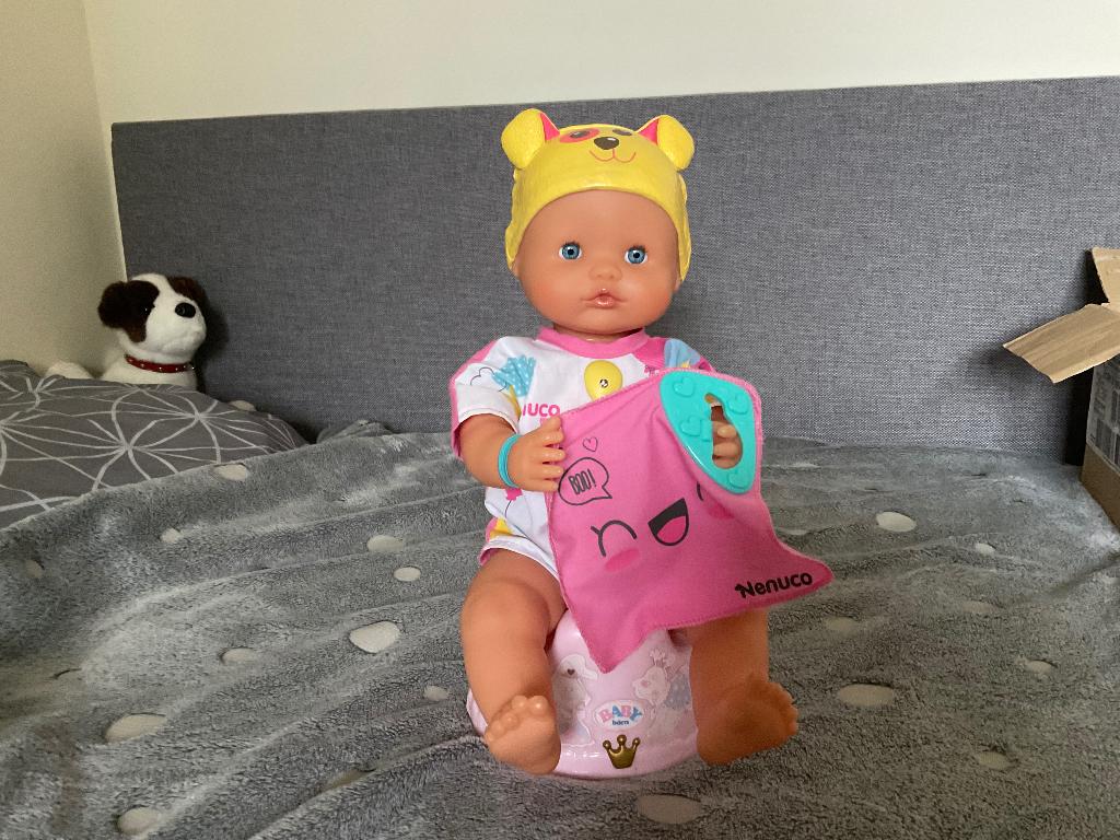 Nenuco interactieve baby pop + plaspotje met geluid, Kinderen en Baby's, Ophalen of Verzenden, Gebruikt, Babypop