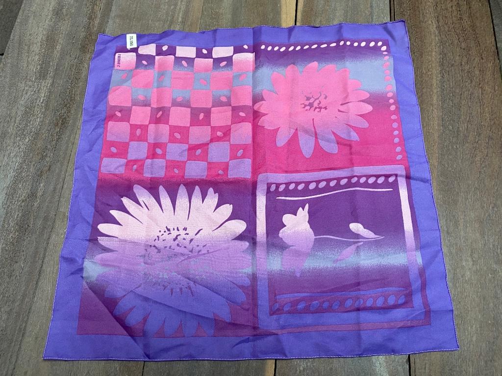 3 Suisses Vierkante sjaal mauve roze fuchsia 50 zijdeachtig, Kleding | Dames, 3 suisses, Verzenden, Gedragen, Sjaal