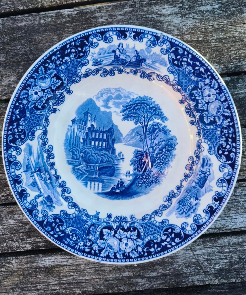 6 diepe borden Petrus Regout,  Maastricht., Antiek en Kunst, Ophalen of Verzenden