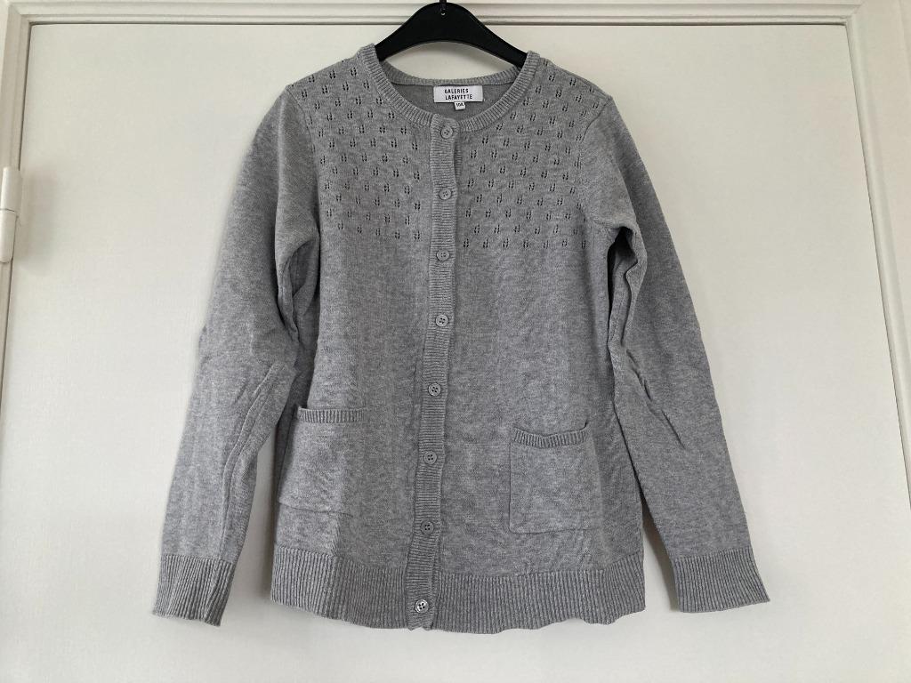 Grijze gilet - Galeries Lafayette - 10 jaar, Enlèvement ou Envoi, Pull ou Veste, Galeries Lafayette, Utilisé