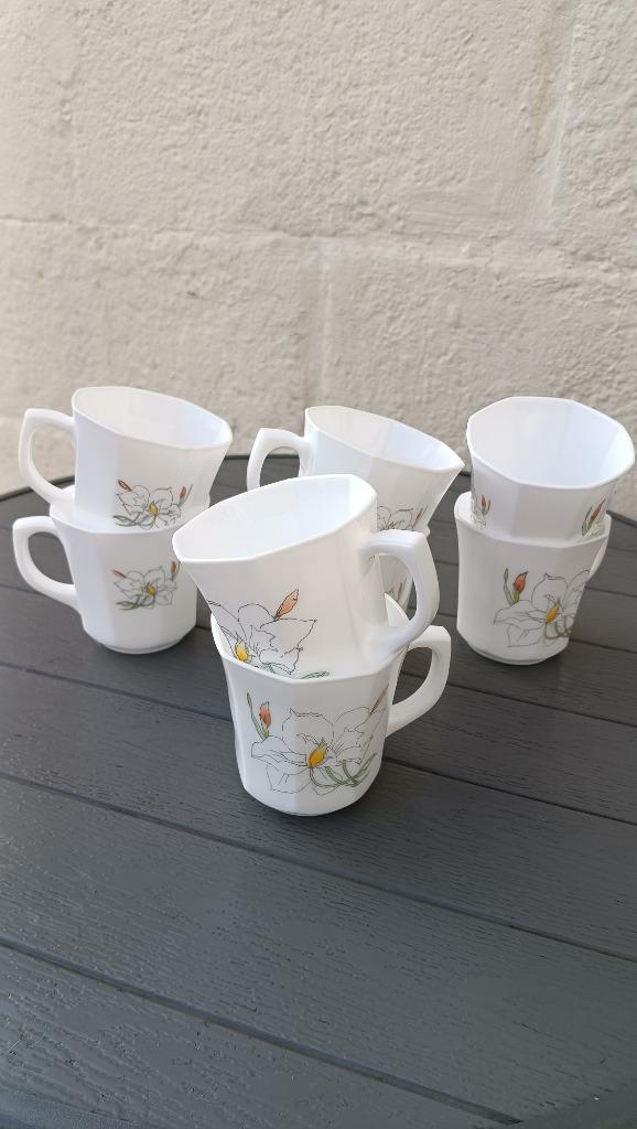 État neuf - Lot de 8 très belles  tasses Arcopal France, Enlèvement ou Envoi, Comme neuf, Autres types