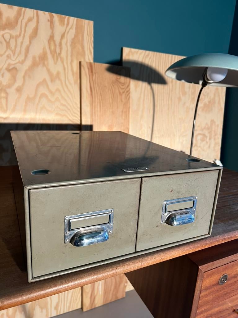 Commode vintage en métal à deux tiroirs, Enlèvement