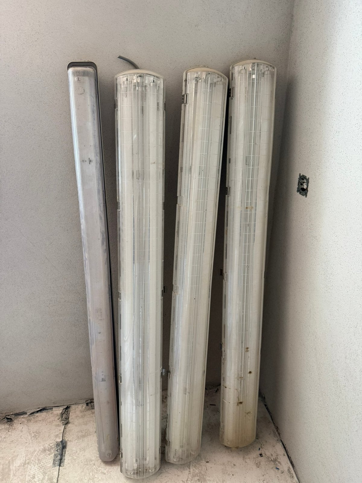 Luminaires étanches / lampes de cave – 4 pièces – 160 cm, Bricolage & Construction, Éclairage de chantier, Utilisé, Lampe avec luminaire