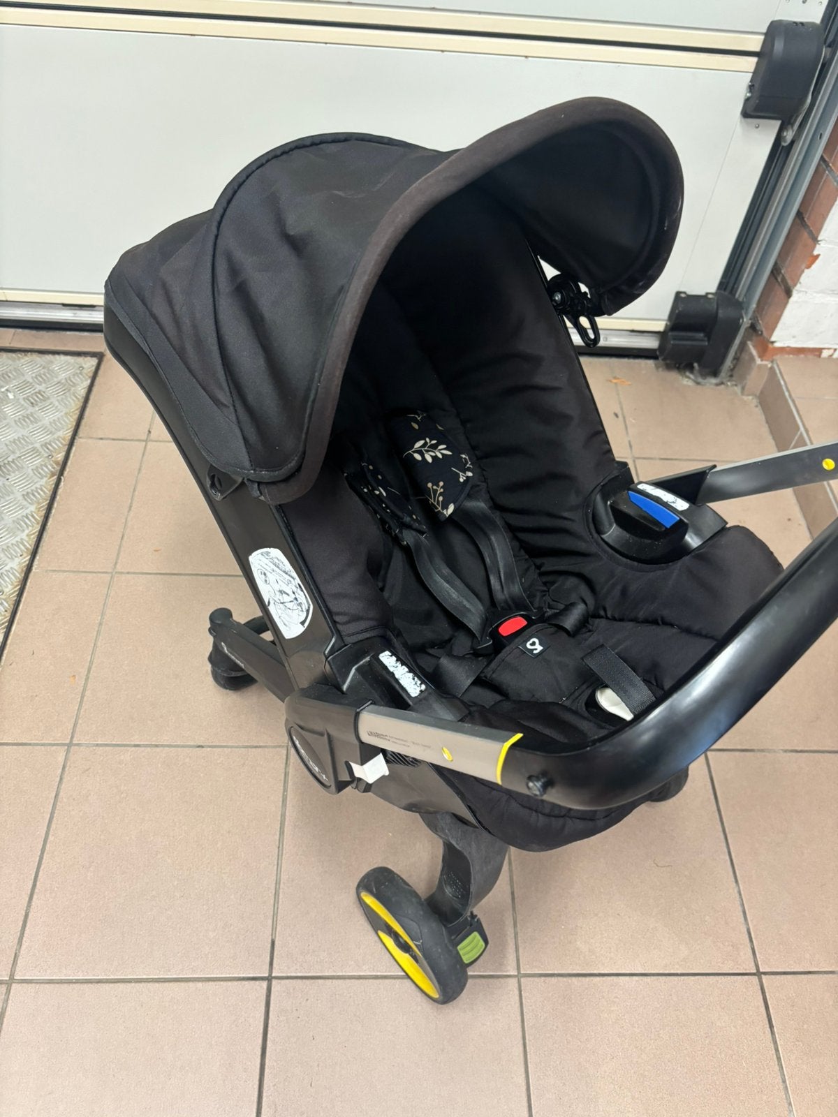 Doona + 2x isofix, Enfants & Bébés, Poussettes & Combinaisons, Enlèvement, Utilisé