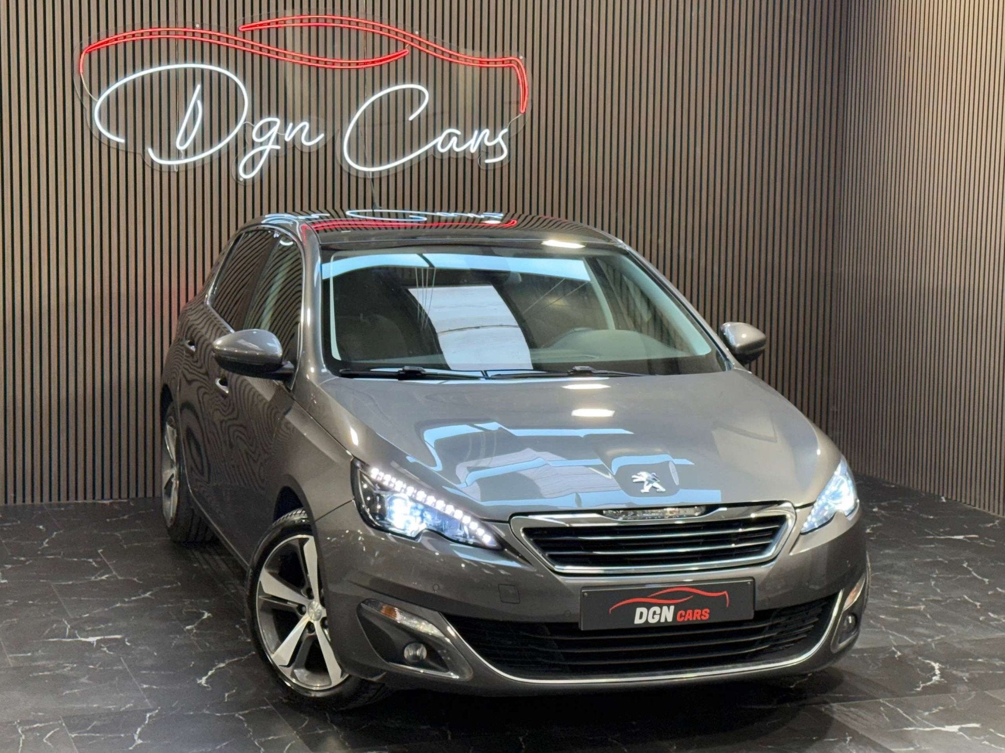 Peugeot 308 308 1.6 BlueHDi Allure STT (bj 2016, automaat), Auto's, Automaat, Stof, Gebruikt, 4 cilinders