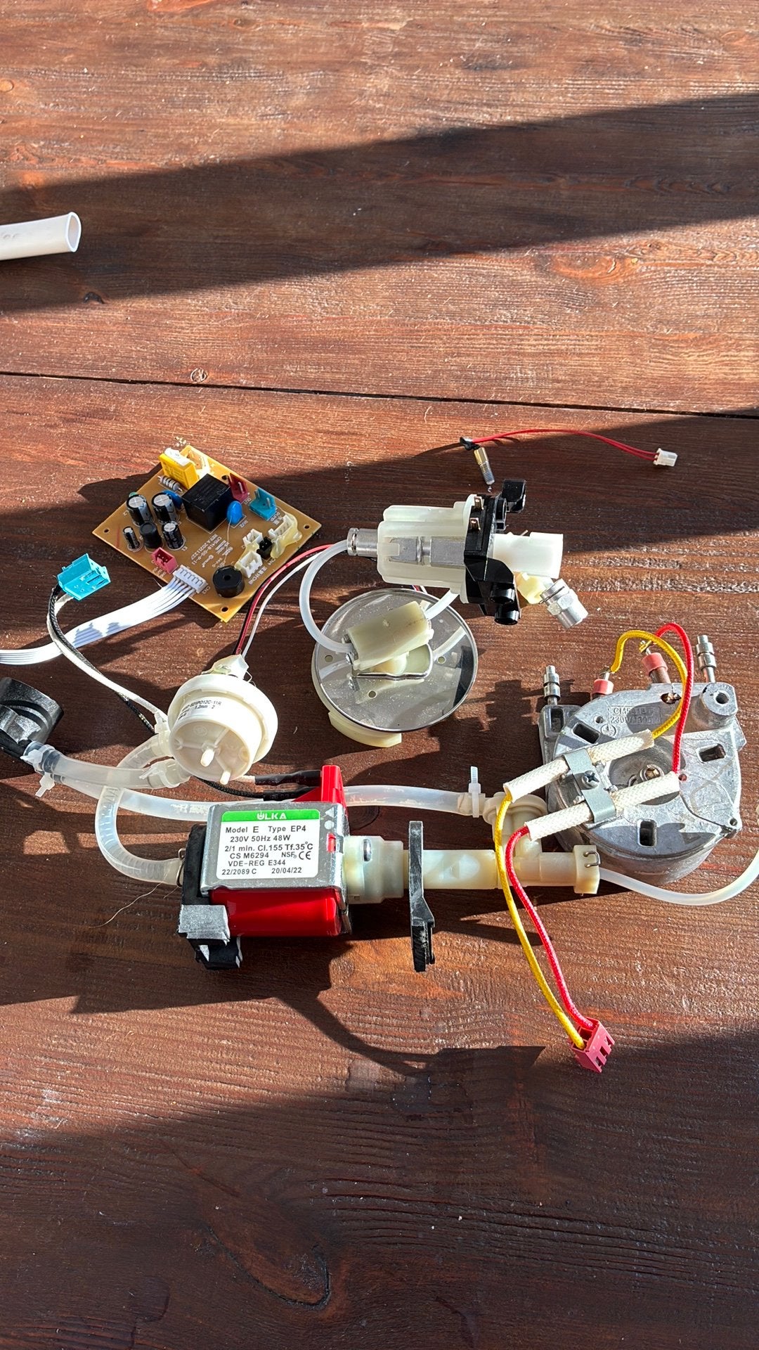 Machine Expresso (Pompe Ulka, Thermoblock 1300W, Carte mère), Enlèvement, Comme neuf, Autres marques, De'Longhi