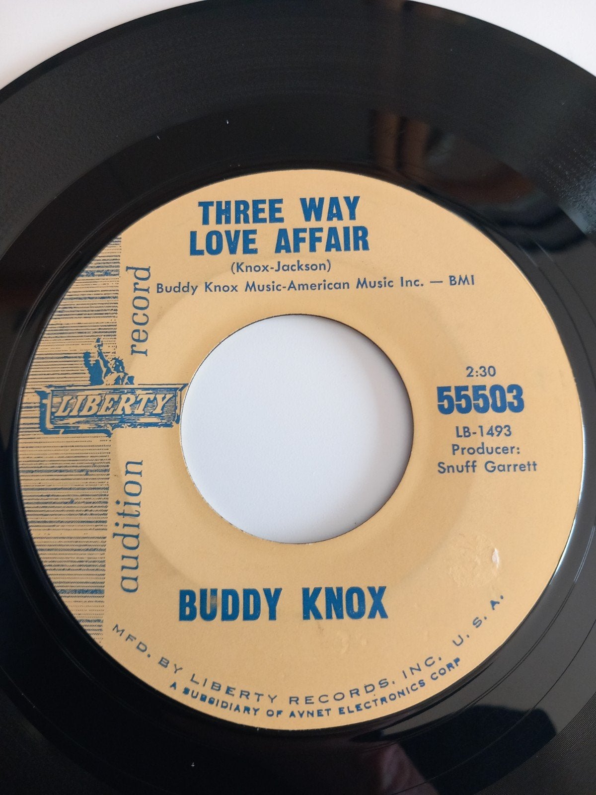 BUDDY KNOX. THREE WAY LOVE AFFAIR. POPCORN USA 45T, Enlèvement ou Envoi