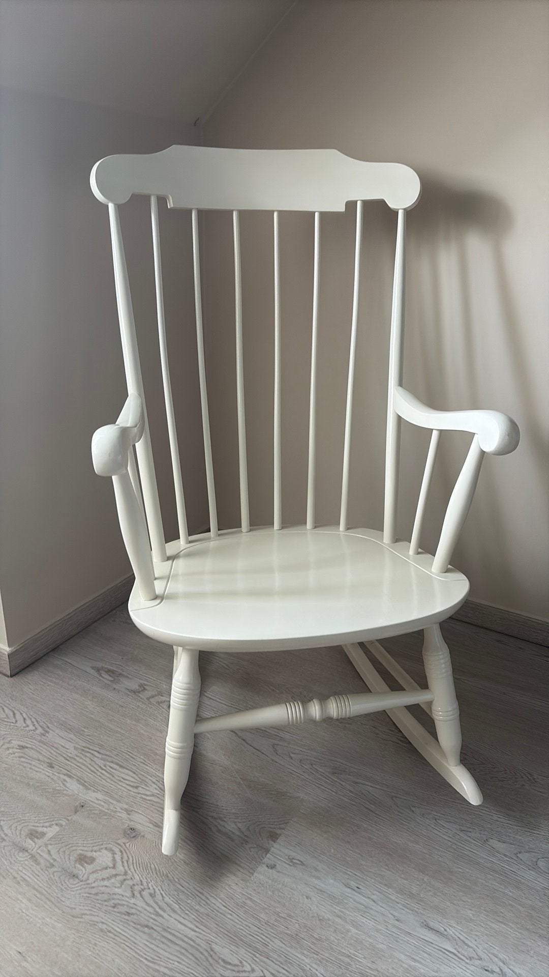 Houten witte schommelstoel, Enfants & Bébés, Chambre d'enfant | Tables & Chaises, Enlèvement, Utilisé, Chaise(s)