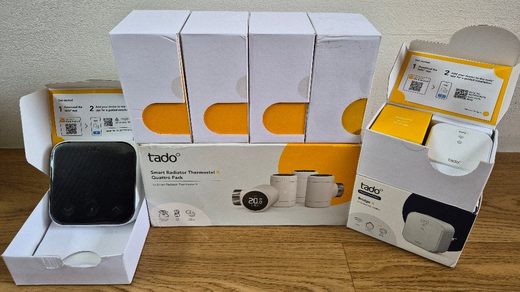 Tado Smart Radiator + Thermostat X Quattro Pack + Bridge X, Doe-het-zelf en Bouw, Thermostaten, Ophalen of Verzenden, Slimme thermostaat
