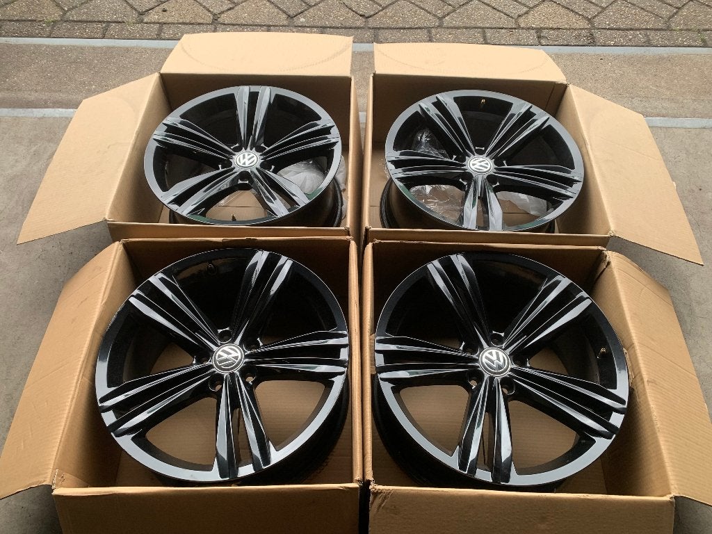 JANTES + PNEUS VW TIGUAN T-ROC GOLF CADDY SEBRING 235 50 19, Enlèvement ou Envoi