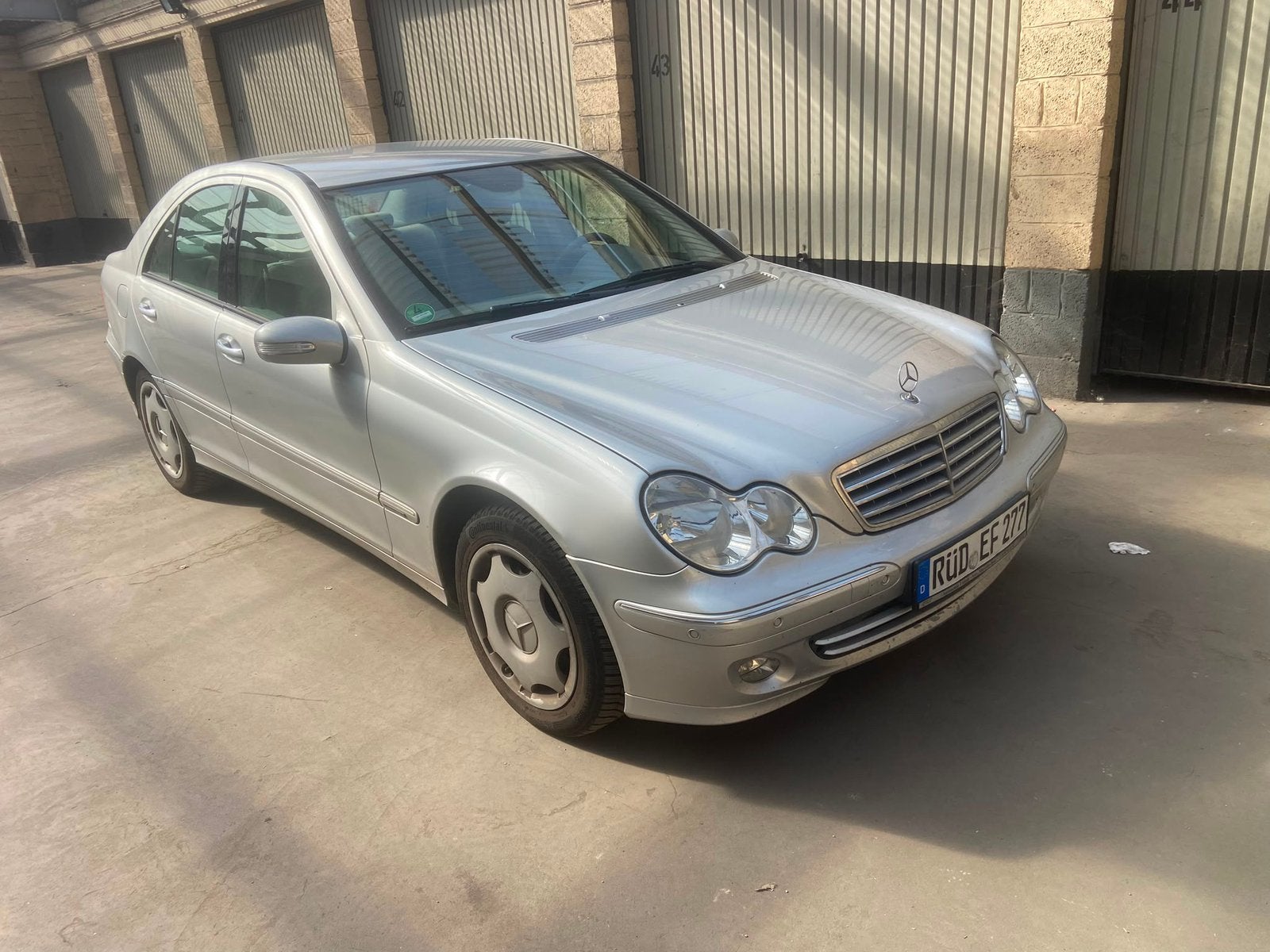 mercedes c240 gas tank button.0032466318536., Auto's, Automaat, 4 deurs, ABS, Berline