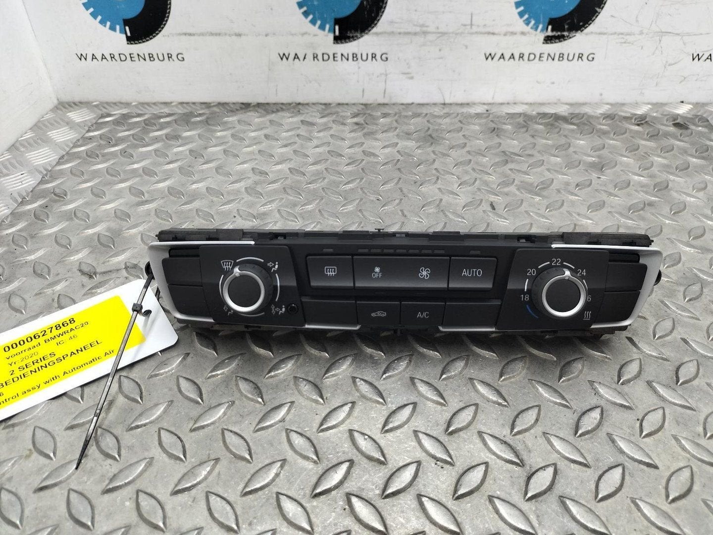 BMW 2 SERIES KACHEL BEDIENINGSPANEEL 64119384046 2020, Ophalen of Verzenden, Gebruikt, ARN erkend