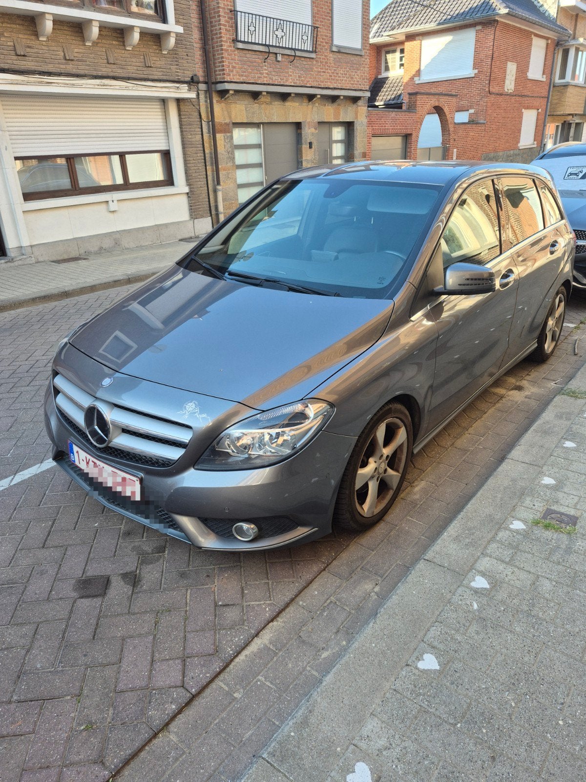 Mercedes B180CDI "SPORT-PAKKET", Zwart, Zwart, Leder, Particulier