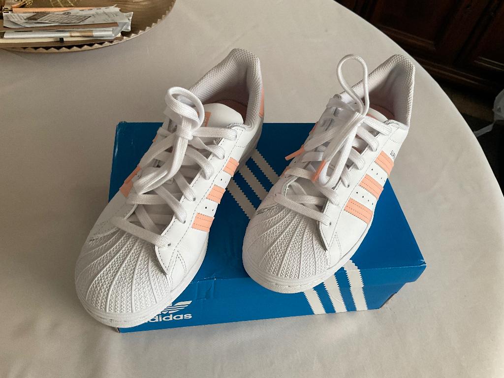 Baskets Adidas pointure 38 1/2 État neuf, Enlèvement ou Envoi, Adidas, Sneakers et Baskets, Comme neuf