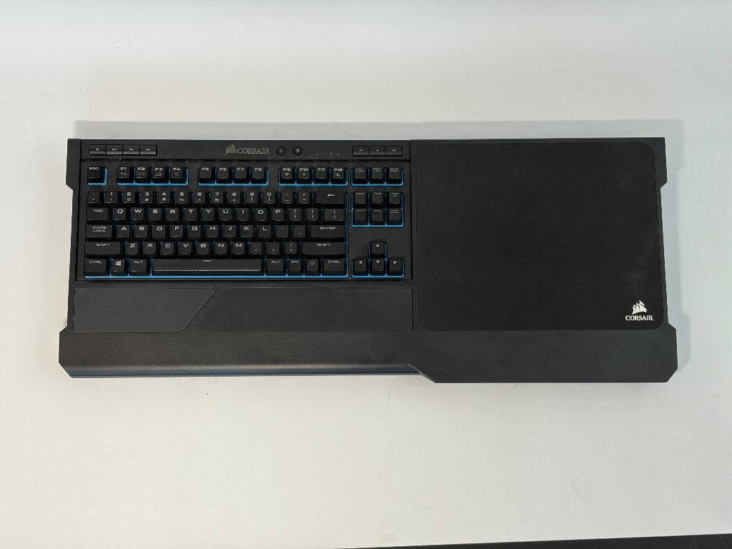 Corsair K63 Wireless Mechanical Gaming Keyboard + Lapboard, Gebruikt, Hot-swappable, Ophalen of Verzenden, Qwerty