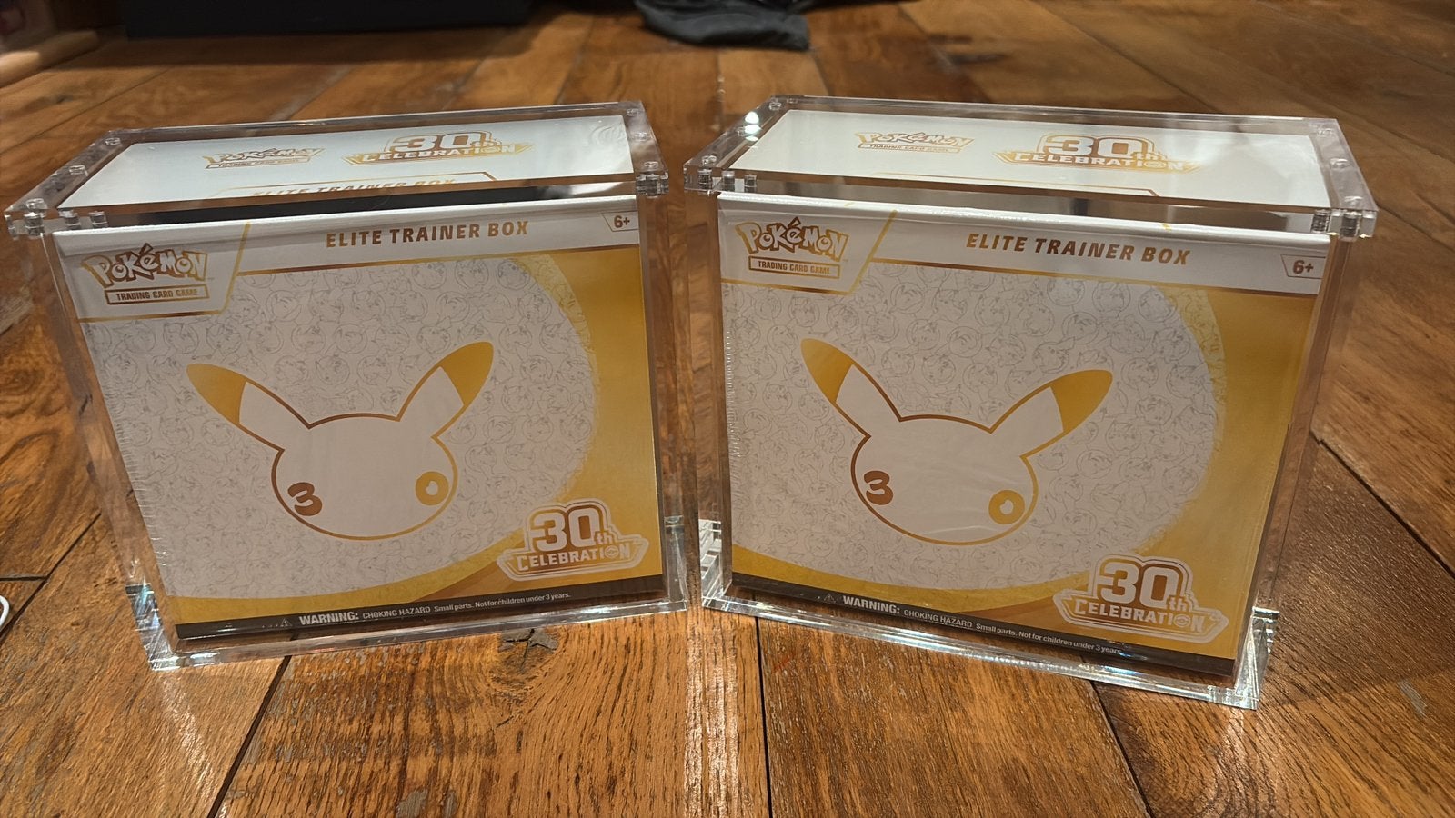 Pokémon 30th Anniversary ETB te koop!, Ophalen, Nieuw, Boosterbox, Foil