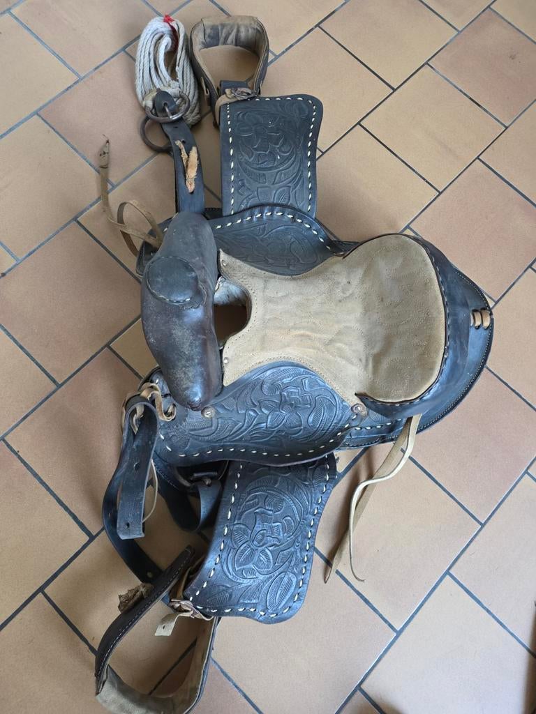 Ancienne selle de cheval pour enfants, Enlèvement