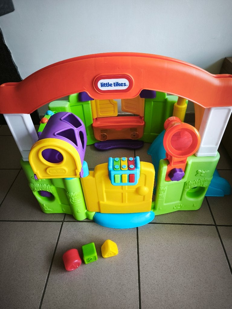 Te koop, Little tikes  activiteiten huis.15 euro, Ophalen, Gebruikt