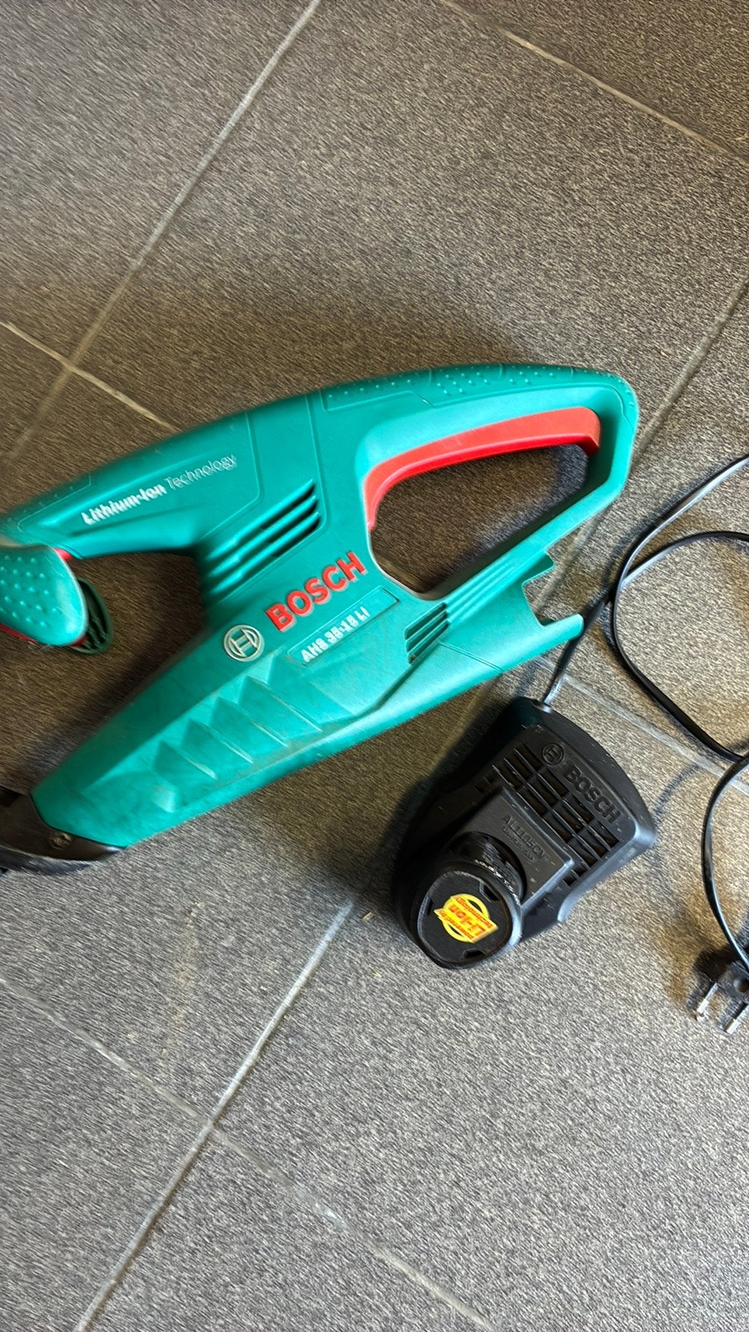 Bosch heggenschaar, Ophalen, Zo goed als nieuw, Accu