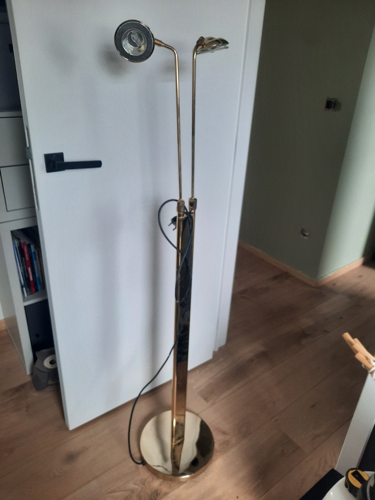 Gratis werkende lamp, Ophalen