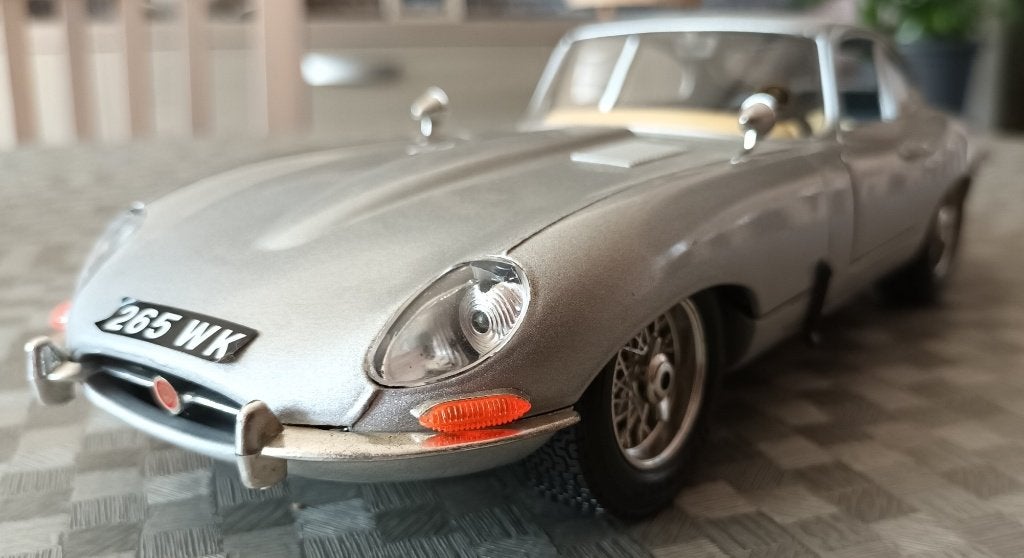 Jaguar "E" Coupé (1961) - Burago - Schaal 1:18, Ophalen of Verzenden, Auto, Burago