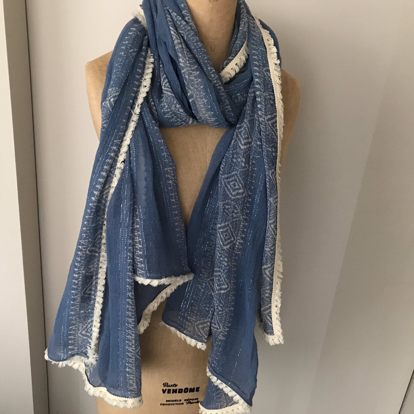 Grote lichtblauwe sjaal van Black Rose, Vêtements | Femmes, Enlèvement ou Envoi, Comme neuf, Écharpe