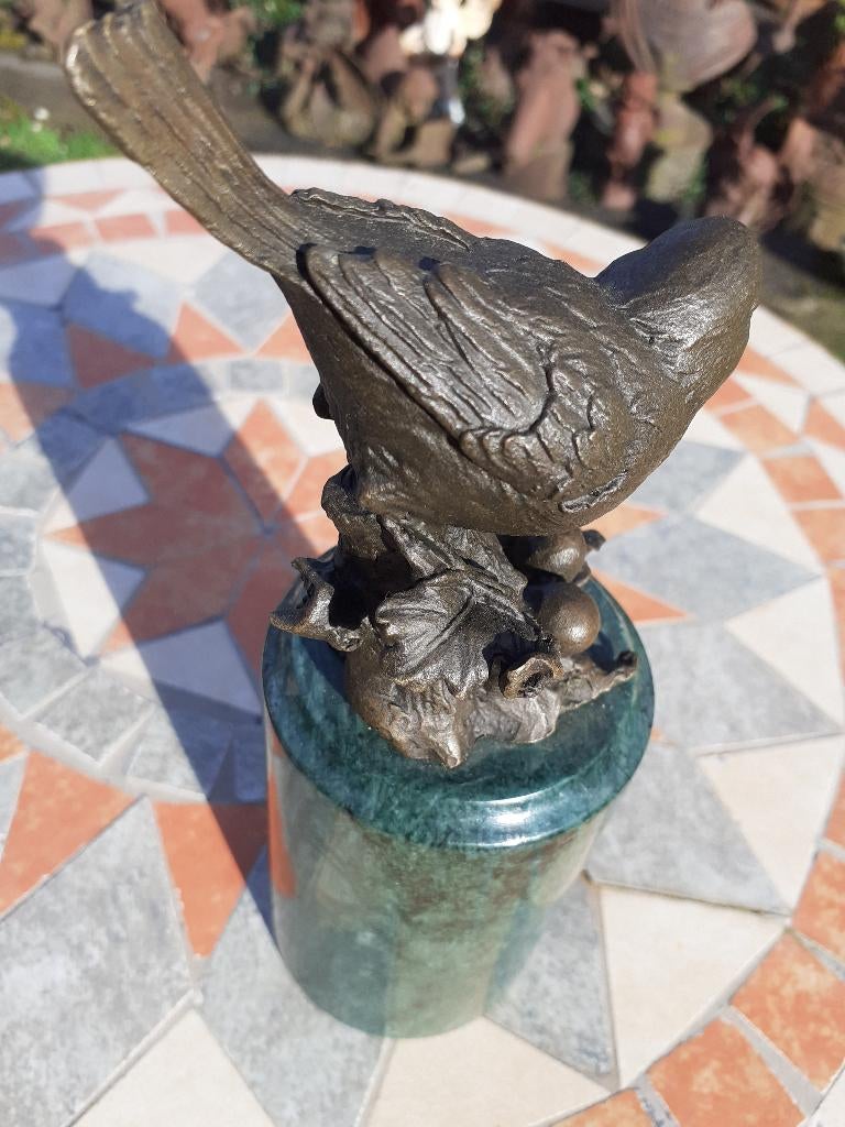 BRONZEN VOGEL GESIGNEERD MILO OP EEN RONDE MARMEREN SOKKEL, Ophalen of Verzenden, Brons