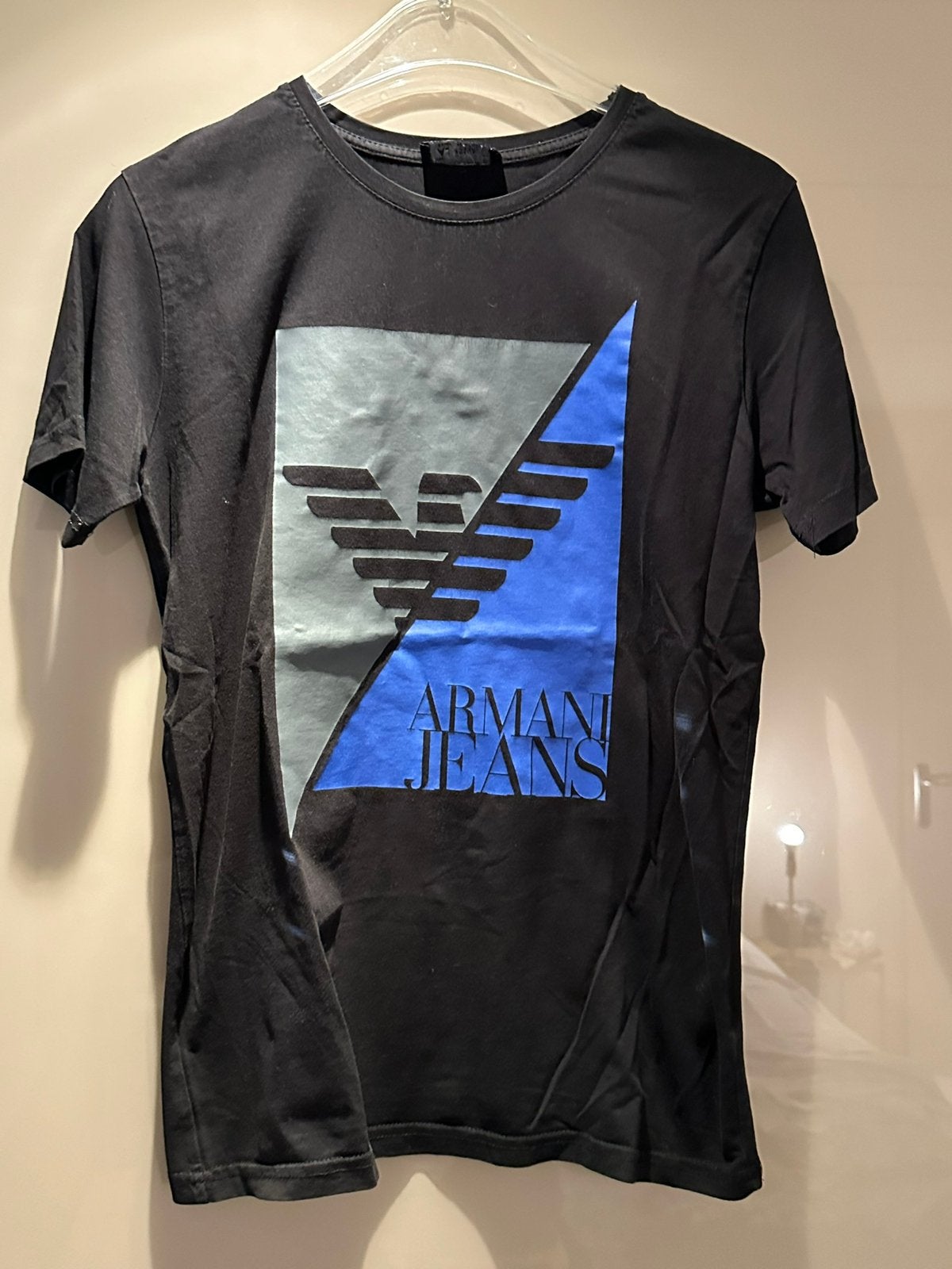 Exclusieve t shirt Armani in nieuwstaat, Ophalen of Verzenden, Zo goed als nieuw, Maat 48/50 (M), Zwart