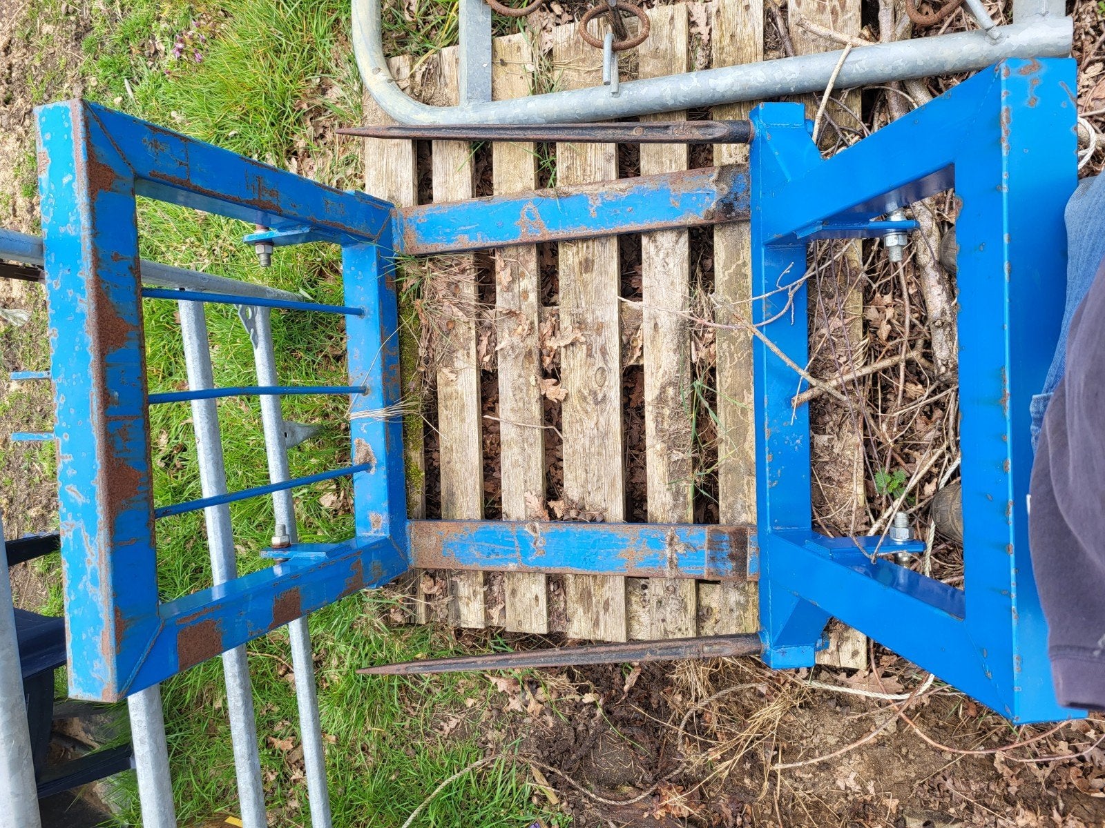 Fourche à palettes et fourche pour tracteur mini/midi, Enlèvement