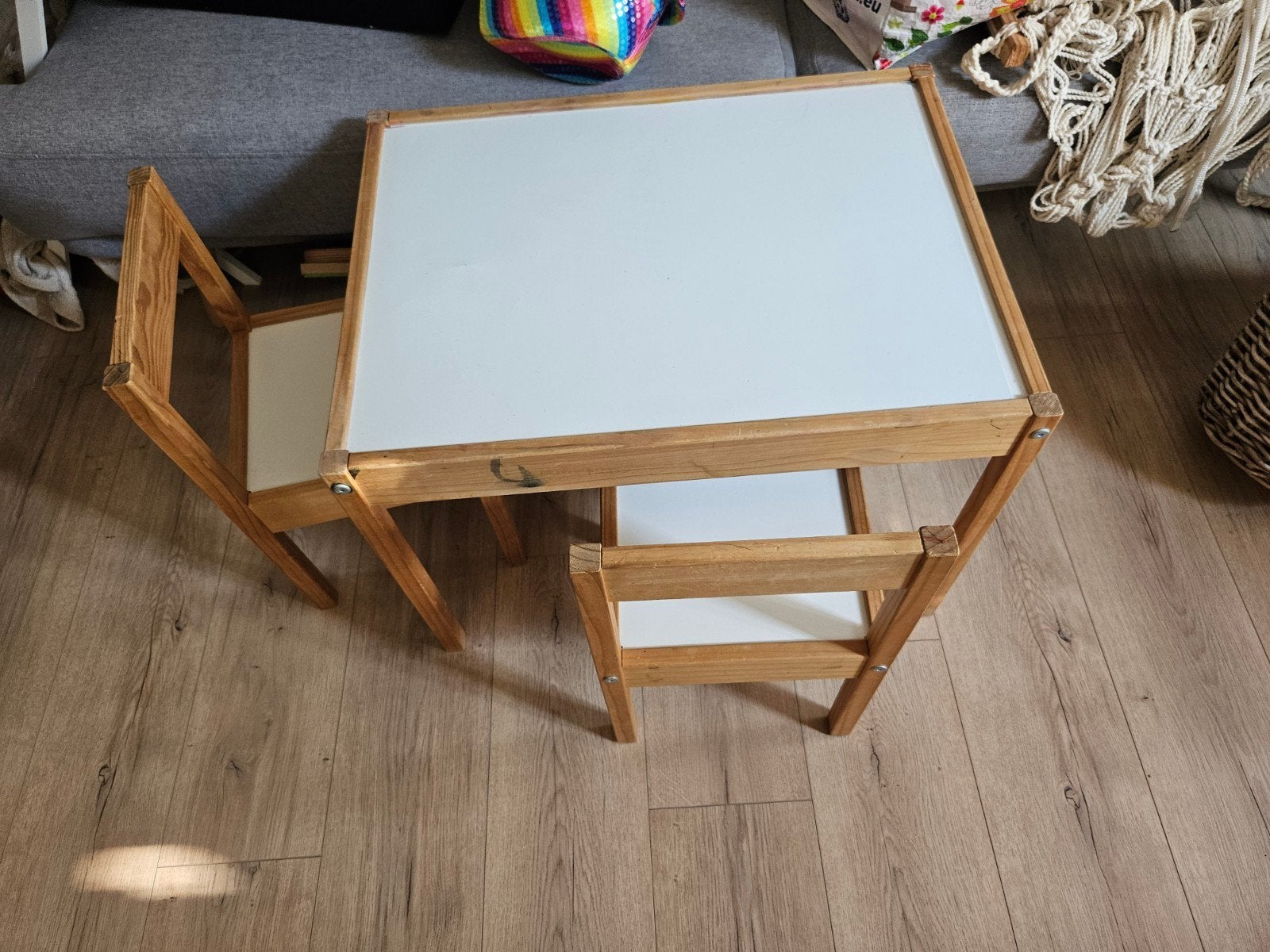 ikea kindertafeltje met 2 stoelen, Kinderen en Baby's, Ophalen