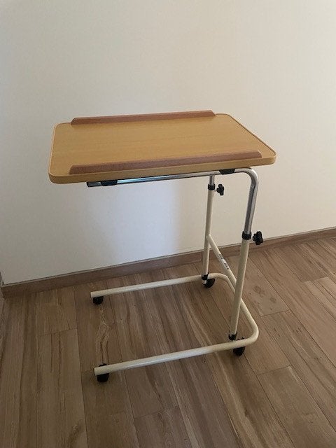 Table de lit réglable avec roulettes, Divers, Matériel Infirmier, Enlèvement, Neuf