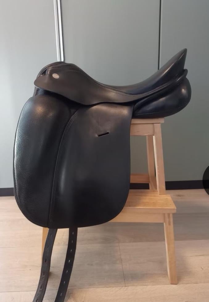Ik Zoek Zadel Kn Victoria 17,5", Dieren en Toebehoren, Ophalen