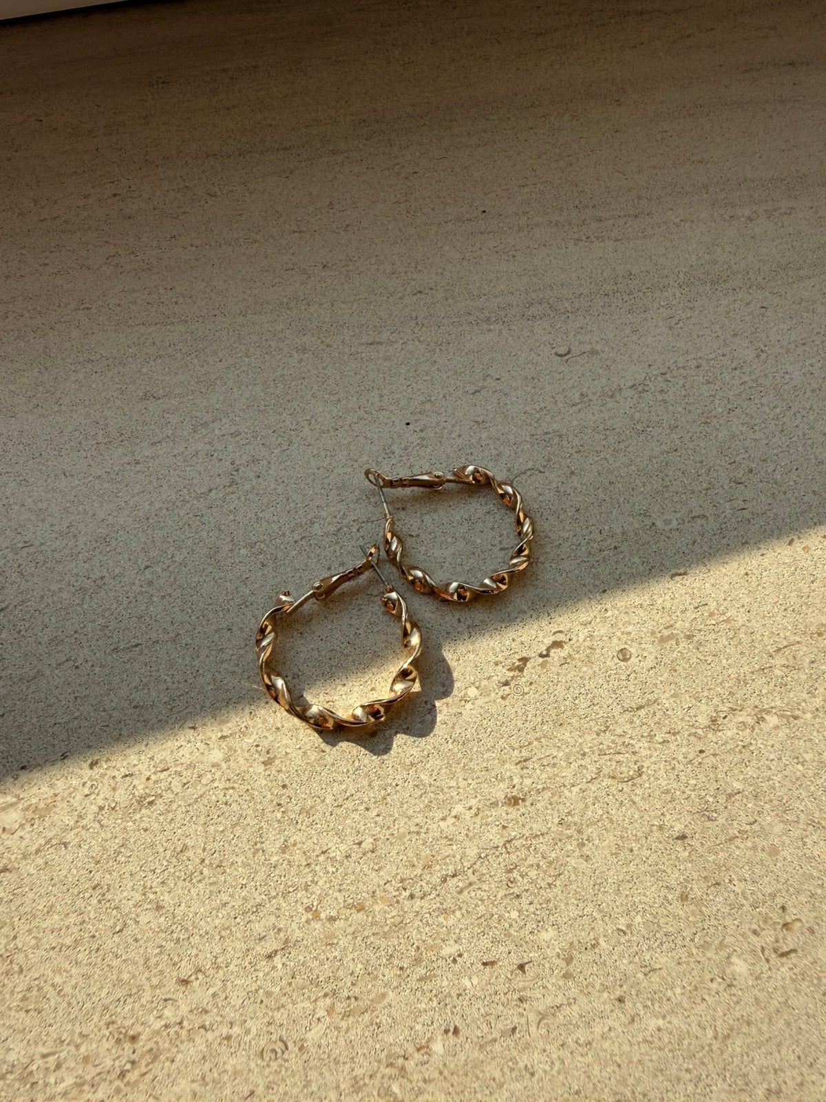 Oorbellen, Handtassen en Accessoires, Oorbellen, Ophalen, Zo goed als nieuw, Goud, Goud