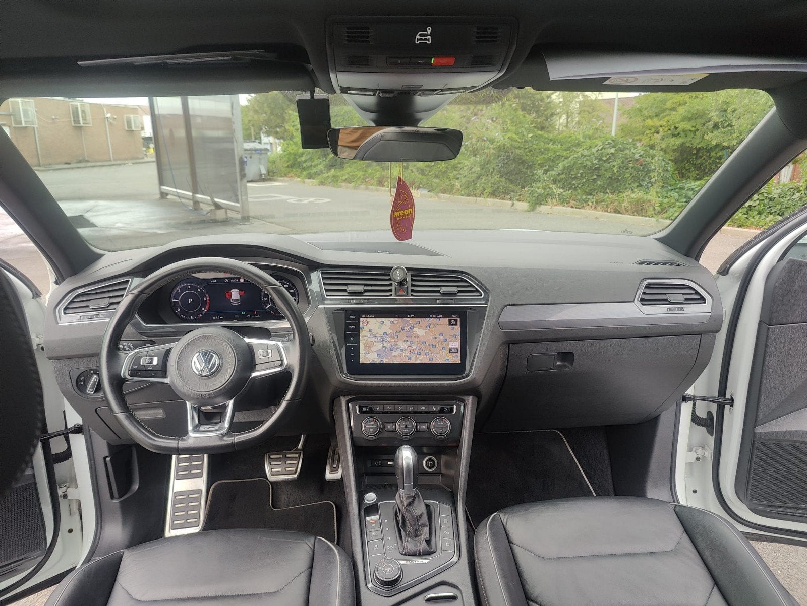 Tiguan R-Line  17000km  0496636784, Auto's, Volkswagen, Particulier, Te koop, Tiguan