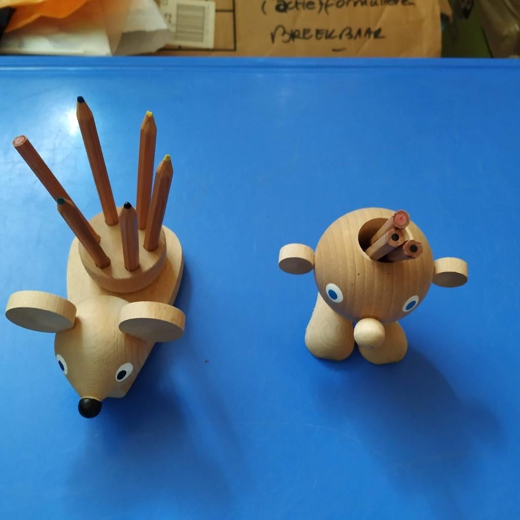houten bureau setje voor kinderen, met kleurpotloden, enz .., Diversen, Ophalen of Verzenden