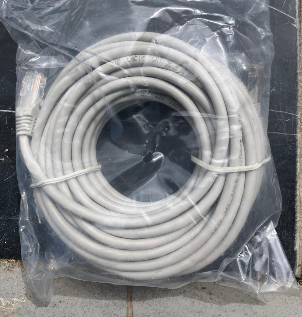NIEUW : UTP kabel cat 5e (10 meter), Computers en Software, Pc- en Netwerkkabels, Ophalen, Nieuw