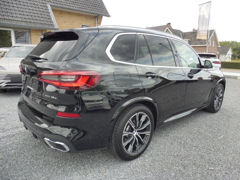 BMW X5 xDrive 45e M Pakket luchvering Laser 360 Camera zwart, Auto's, BMW, Dealer onderhouden, Lichtsensor, Zwart, Leder